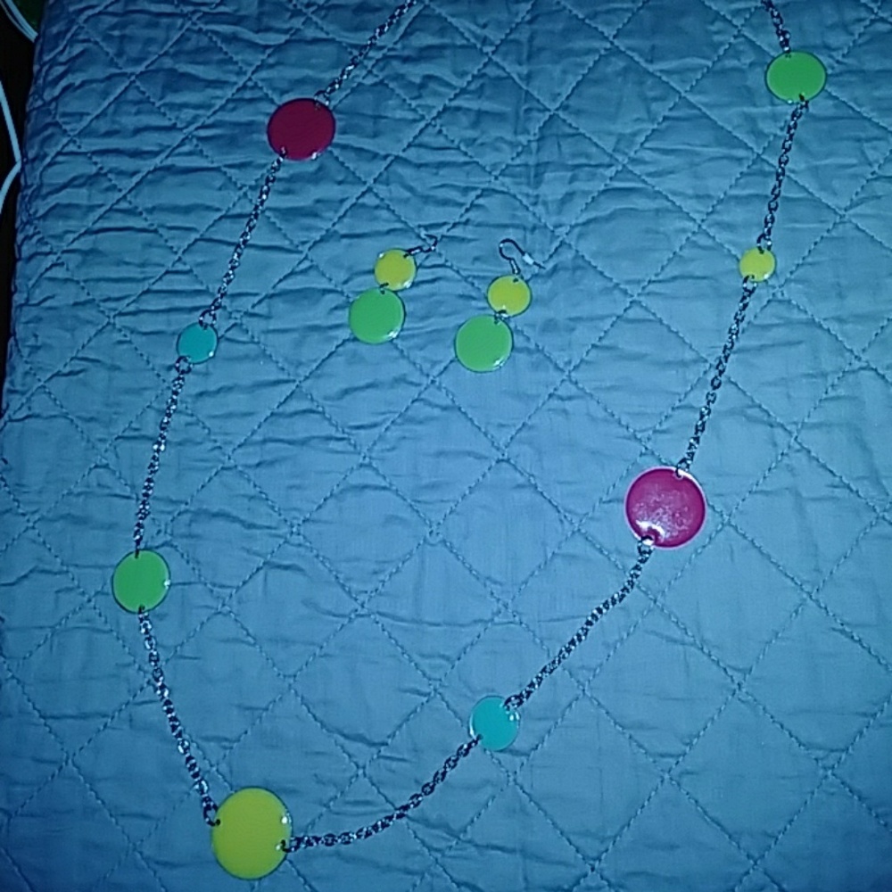 Necklace and earring set